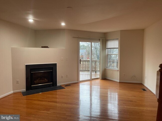 Building Photo - 22150 Trailside Square