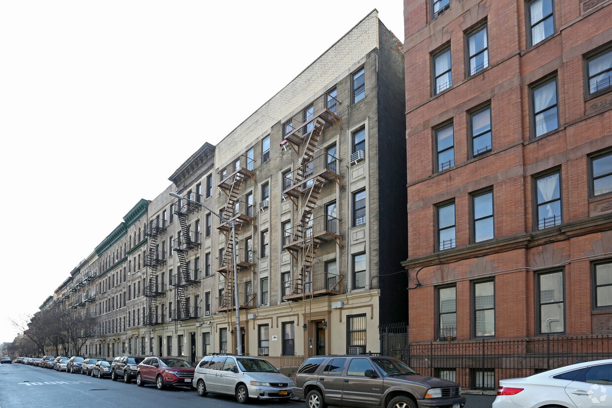 Building Photo - 172 W 109th St