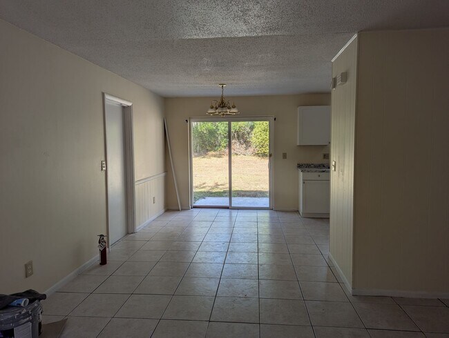 Foto del edificio - 3 Bedroom House For Rent, Lawncare included.