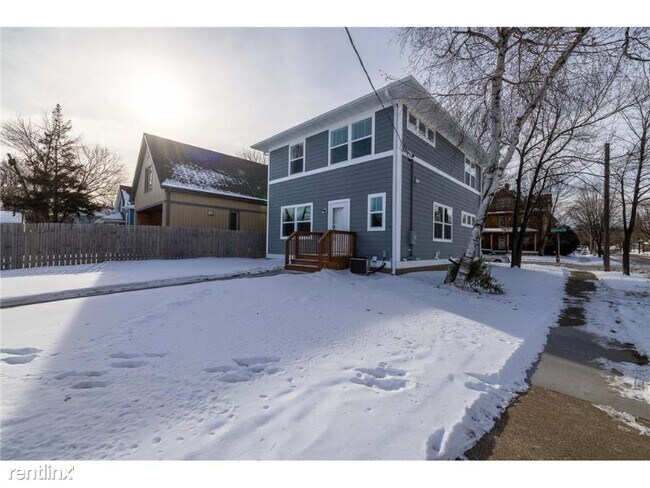 Foto del edificio - 4 br, 2 bath House - 2826 Bryant Ave N