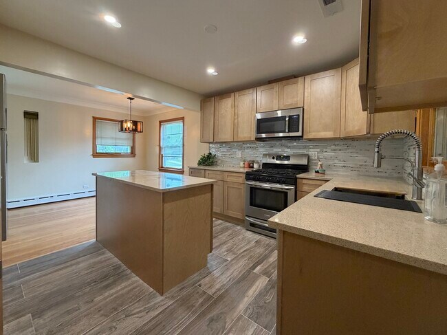 Building Photo - 533 Ridge Ave