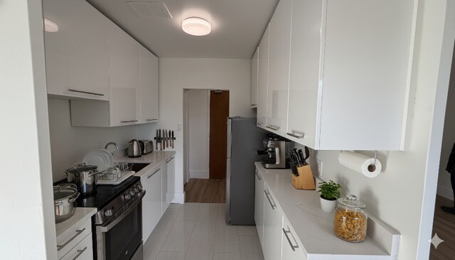 Photo du bâtiment - 75 42nd St