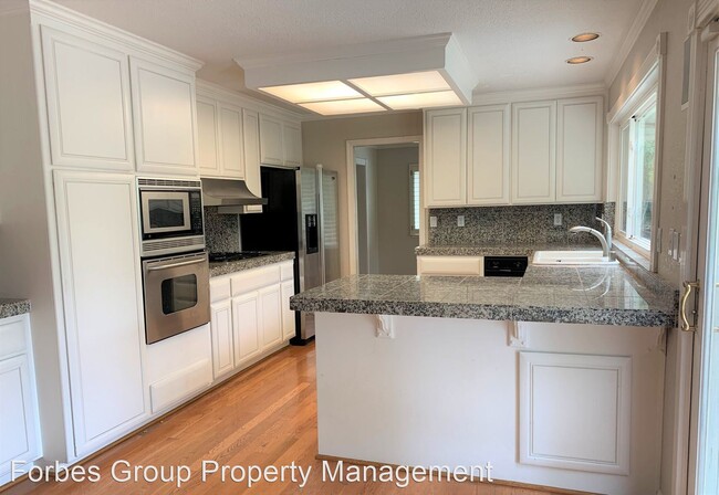 Building Photo - 5 br, 3 bath House - 122 Los Patios