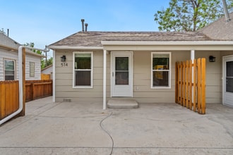 Building Photo - 514 E 1st St