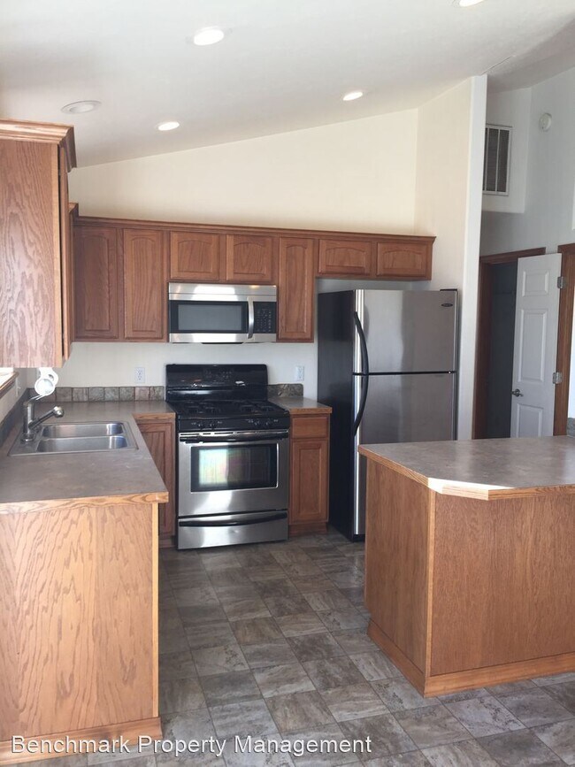 Building Photo - 3 br, 2 bath House - 2107 Wagon Trail Loop