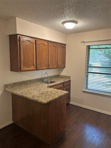 Foto del edificio - 820 Lake Forest Ct