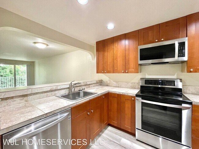 Building Photo - 2 br, 2 bath House - 12720 NE 10th Place U...