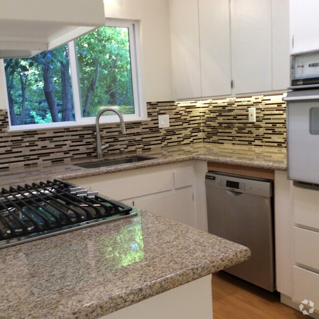 Marinita Park Apartments for Rent with Parking San Rafael, CA 1