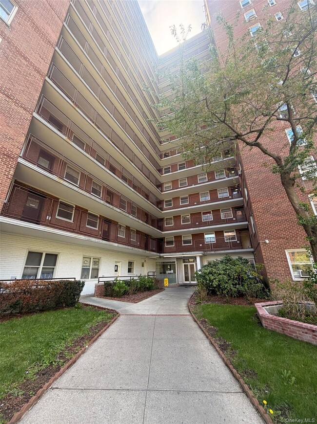 Building Photo - 98-20 62nd Dr