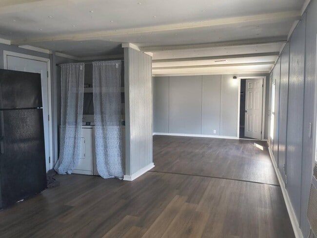 Building Photo - 814 S Kern Ave