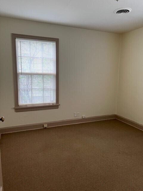 Foto del edificio - Berry Hill Commercial Property