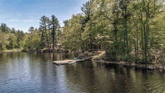 Foto del edificio - 11 Long Pond Rd