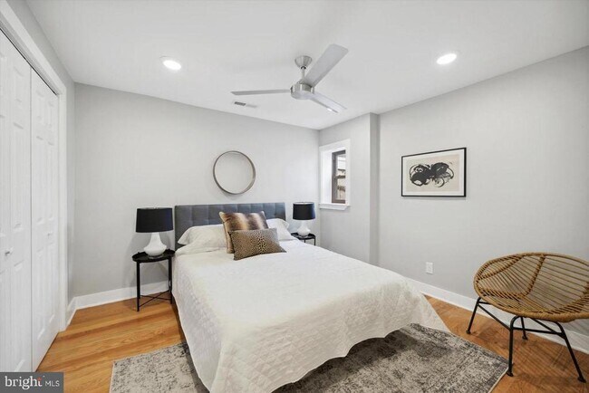 Foto del edificio - 2827 W Girard Ave