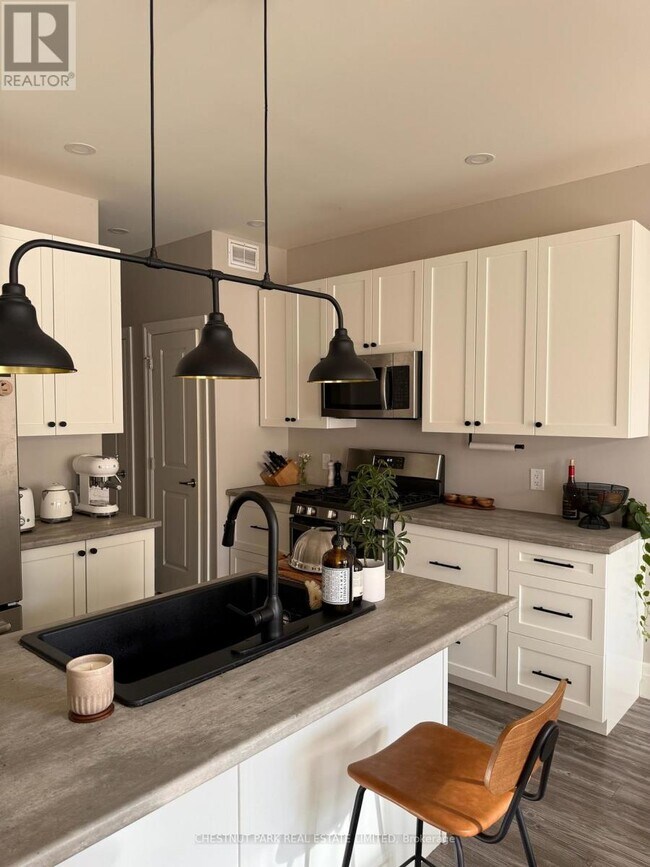 Building Photo - 43 Curtis St