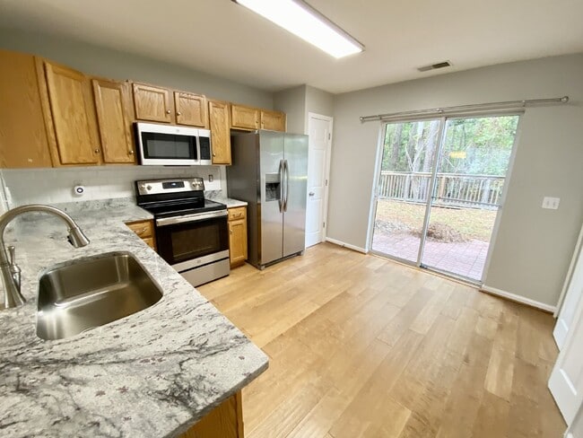 Foto del edificio - Three Bedroom, Townhome in The Farm!