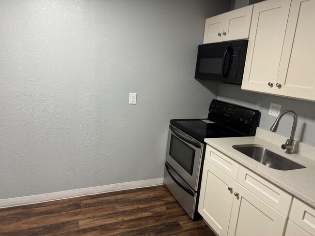 Building Photo - 3416 S 70th St