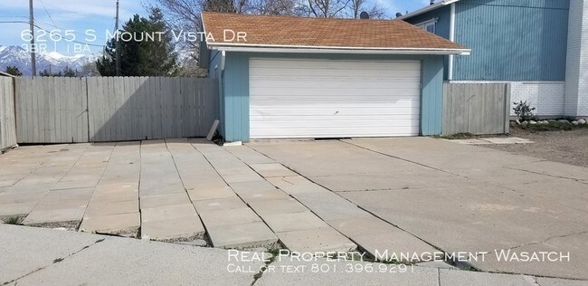 Building Photo - Individual Rooms for Rent!