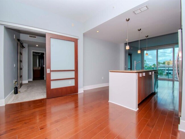 Foto del edificio - 912 Channelside Dr