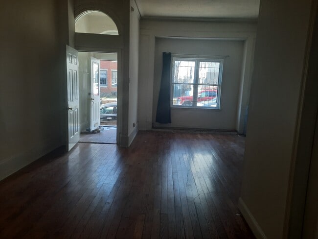 Living room - 415 S 40th St