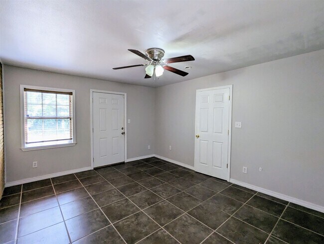 Foto del edificio - 1117 W Chase St