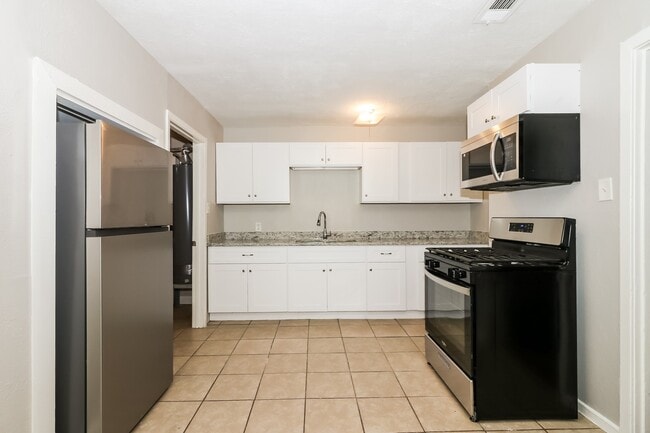 Building Photo - 2125 Dewberry Ln