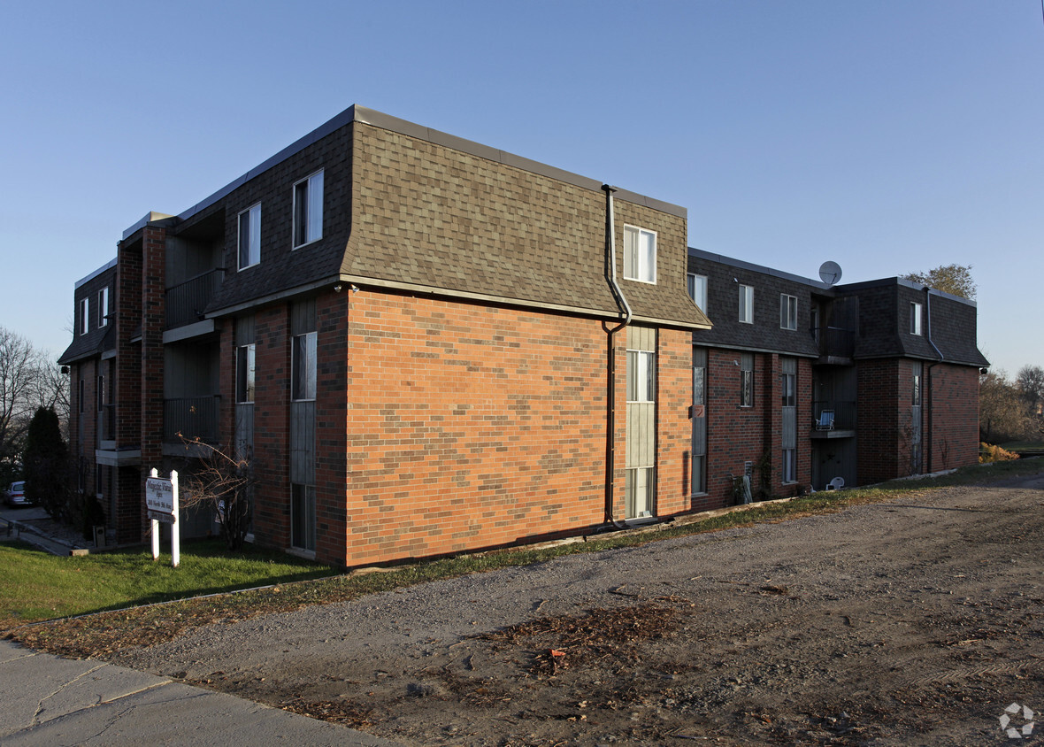 Primary Photo - Majestic View Apartments