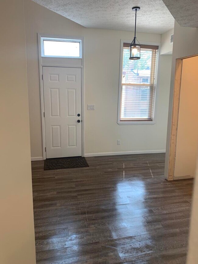 Vestíbulo - 1619 Mansfield St