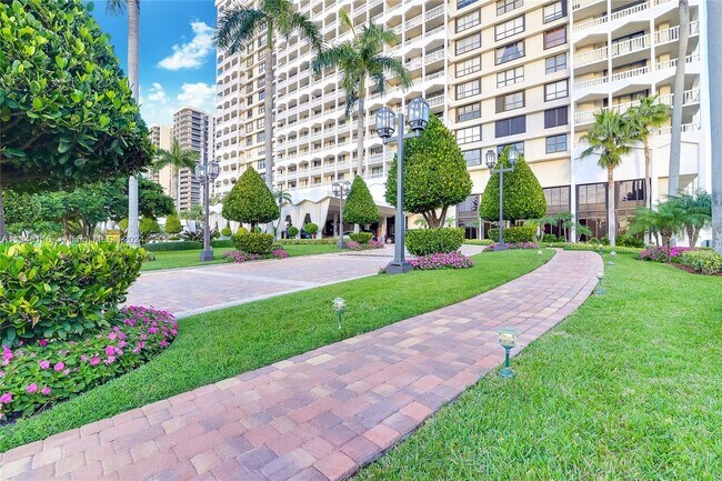 Foto del edificio - 9801 Collins Ave