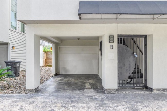 Building Photo - 2311 Camden Dr