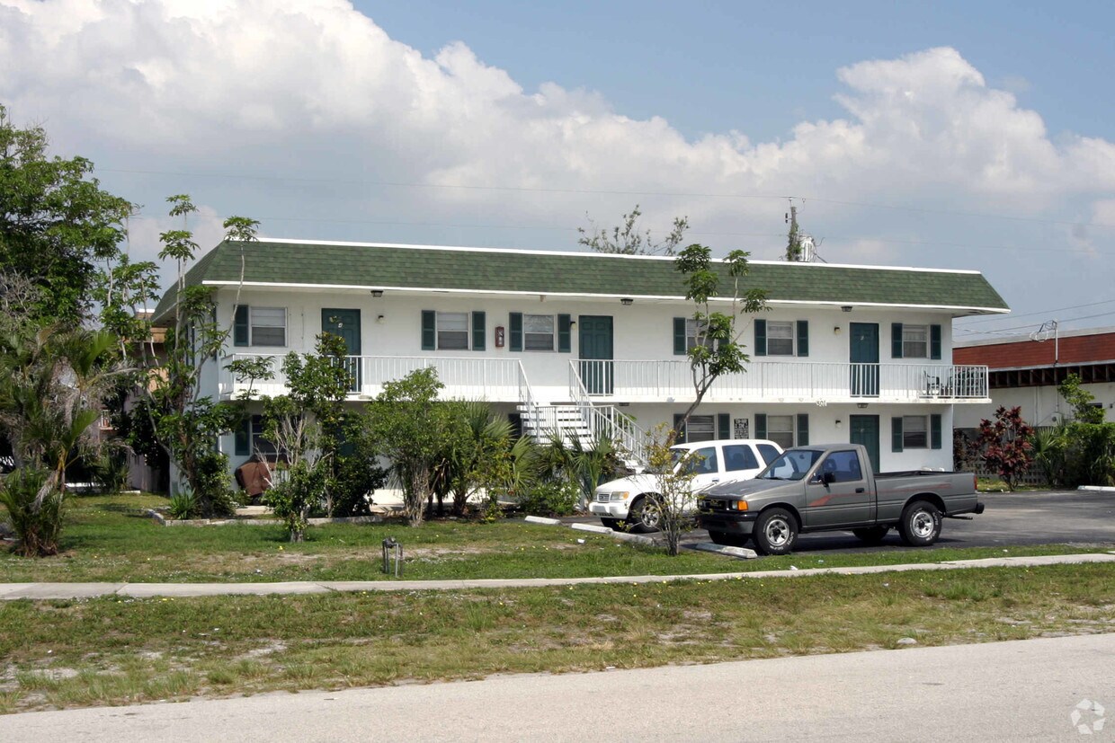 Foto del exterior - 501 W Kalmia Dr