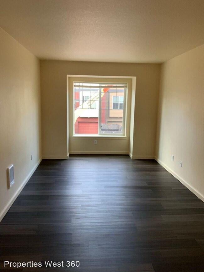 Building Photo - 3 br, 2.5 bath House - 6117 NE 34th Street