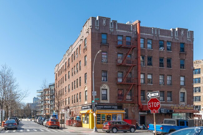 Building Photo - 335 S 2nd St