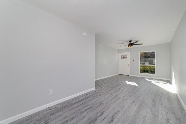 Building Photo - 1716 Crestdale Dr