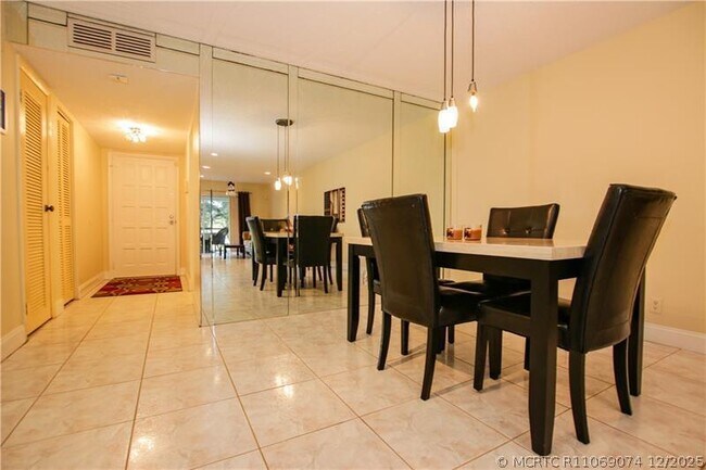 Foto del edificio - 6200 S Falls Cir Dr