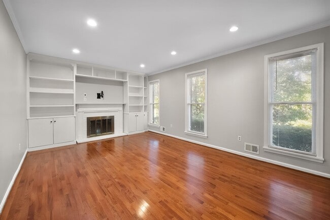 Building Photo - 3405 Hillvale Rd