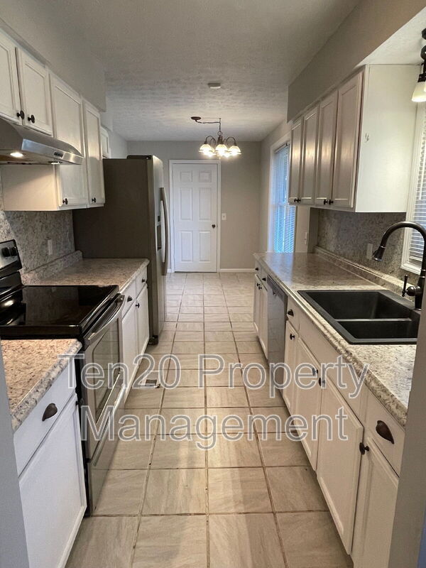 Foto del edificio - 7308 Paprika Ln