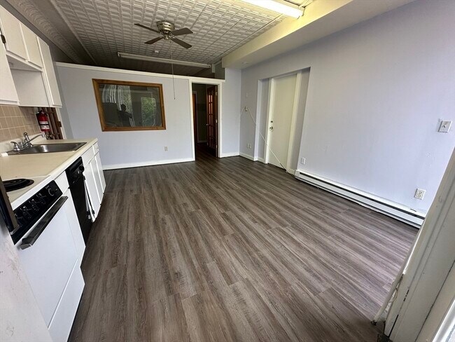 Foto del edificio - 7 N Main St