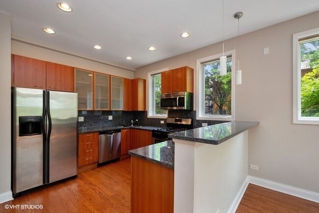 Foto del edificio - 1458 N Artesian Ave