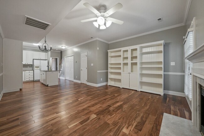 Foto del edificio - 403 Whitmore Ln