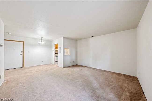 Foto del edificio - 25735 Lorain Rd