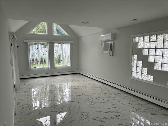 Foto del edificio - 173 Bloomingdale Rd