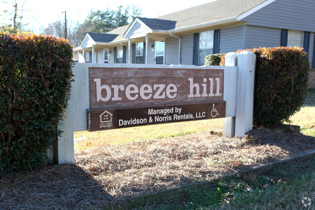 Foto del edificio - Breeze Hill Apartments