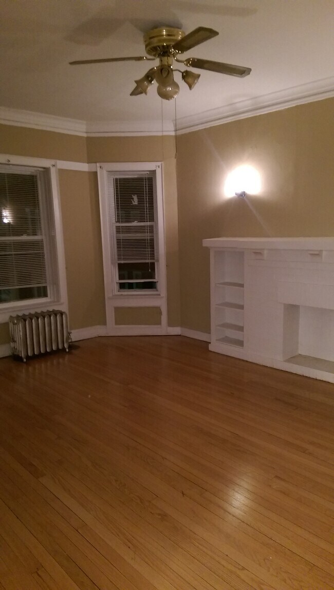 Foto del edificio - 829 W Cornelia Ave