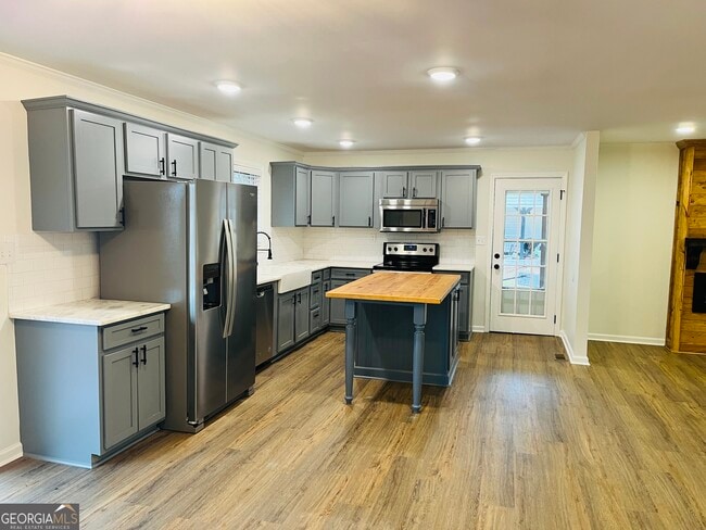 Building Photo - 502 Bavarian Dr