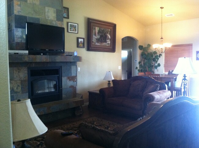 Foto del edificio - 1166 Cherrywood Ave