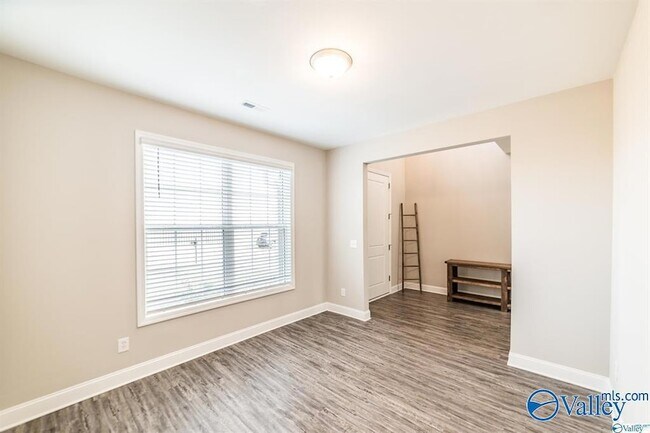 Building Photo - 108 Erskin Parcus Dr