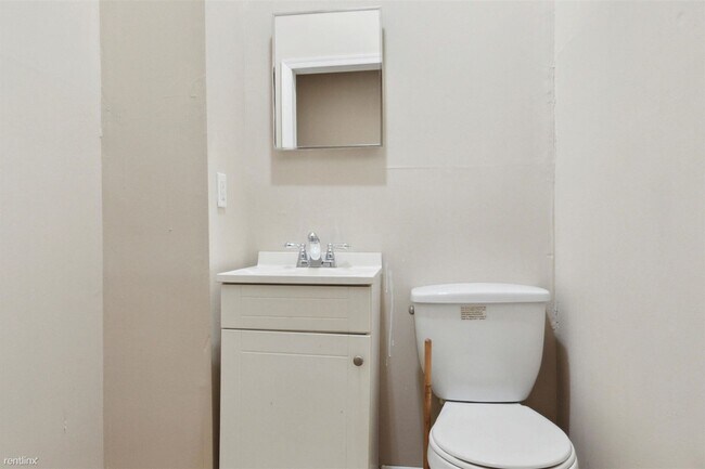 Foto del edificio - 3 br, 2 bath Triplex - 2148 N CARLISLE ST ...