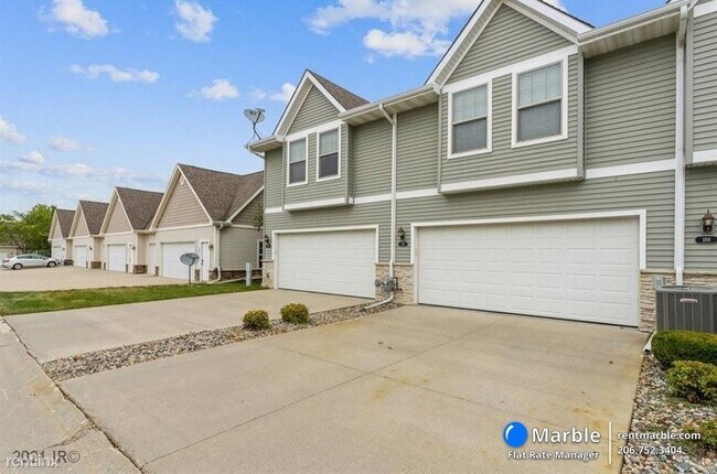 Building Photo - 3 br, 2.5 bath Townhome - 192 Cambridge Dr
