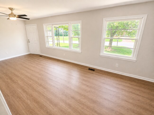 Building Photo - 602 Austin Dr NW