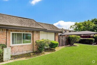 Building Photo - 12028 Mighty Oak Dr